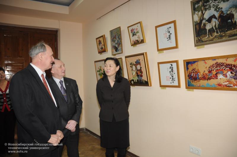 11.12.13 11 декабря в НГТУ состоится открытие международной художественной выставки «Салют, Евразия!» , фотография: В. Кравченко