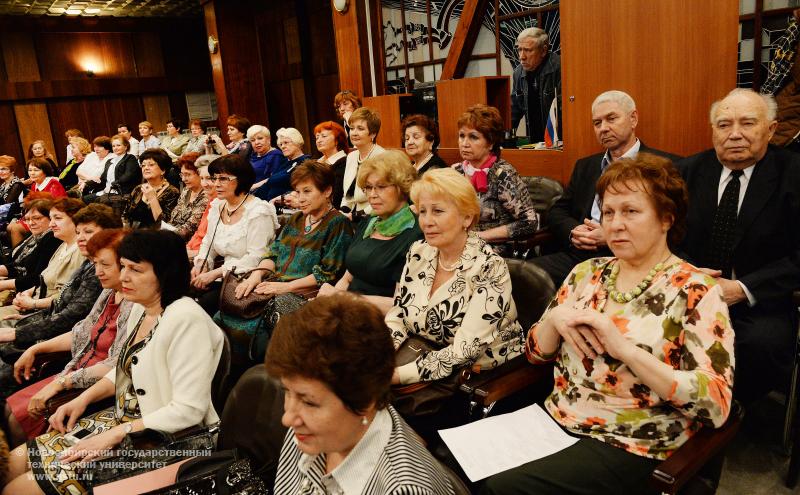 28.04.14 28 апреля состоялся выпускной на Народном факультете НГТУ , фотография: В. Невидимов