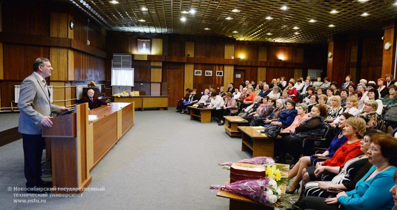 28.04.14 28 апреля состоялся выпускной на Народном факультете НГТУ , фотография: В. Невидимов