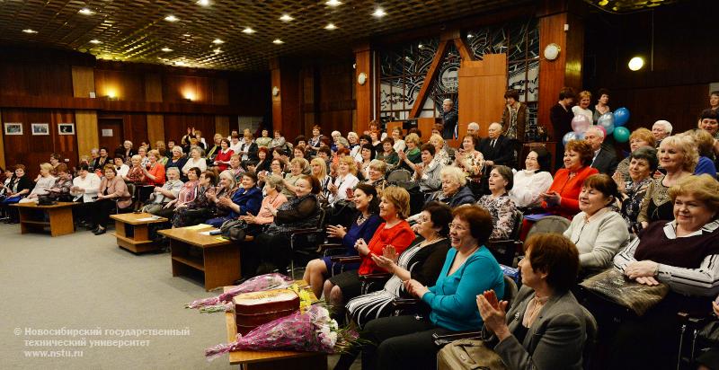 28.04.14 28 апреля состоялся выпускной на Народном факультете НГТУ , фотография: В. Невидимов