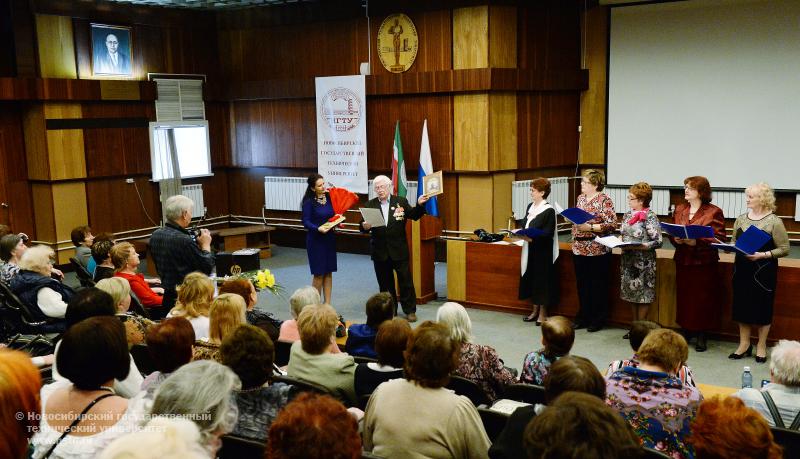 28.04.14 28 апреля состоялся выпускной на Народном факультете НГТУ , фотография: В. Невидимов