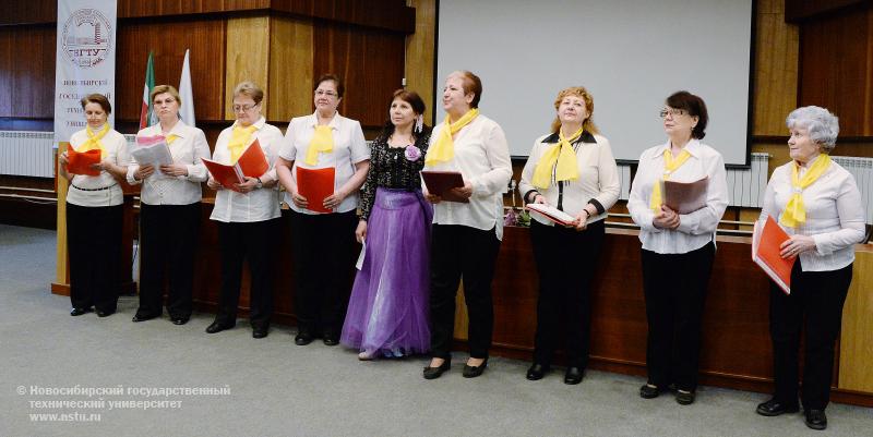28.04.14 28 апреля состоялся выпускной на Народном факультете НГТУ , фотография: В. Невидимов