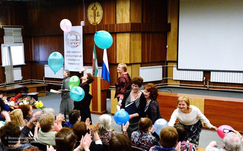 28.04.14 28 апреля состоялся выпускной на Народном факультете НГТУ , фотография: В. Невидимов