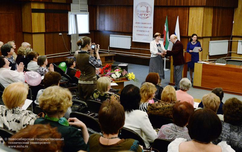 28.04.14 28 апреля состоялся выпускной на Народном факультете НГТУ , фотография: В. Невидимов