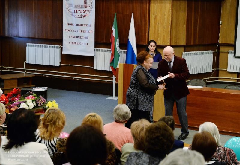 28.04.14 28 апреля состоялся выпускной на Народном факультете НГТУ , фотография: В. Невидимов