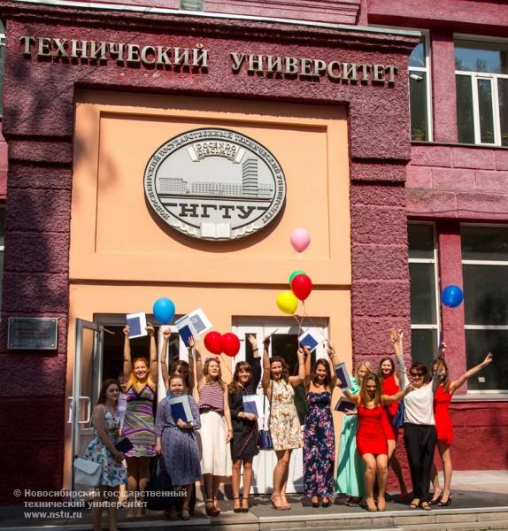 НГТУ. Вручение дипломов 2016, фотография: Р. Саликов