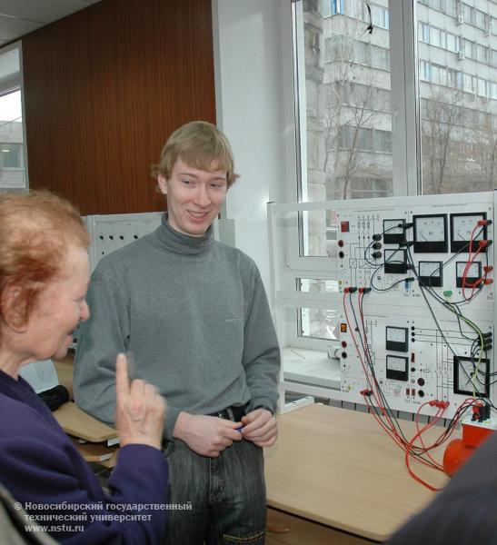 03.11.07     Презентация стендового оборудования лаборатории электромеханики, фотография: В. Невидимов