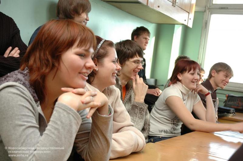 13.11.07 Встреча студентов первого курса АВТФ со слушателями Западно-Сибирского регионального учебно-научного центра по проблемам информационной безопасности в системе высшей школы (АВТФ, НГТУ) , фотография: В. Невидимов