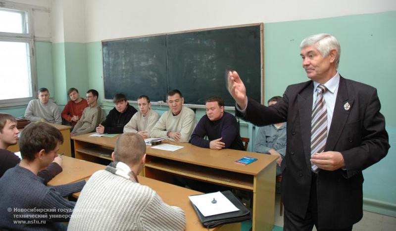 13.11.07 Встреча студентов первого курса АВТФ со слушателями Западно-Сибирского регионального учебно-научного центра по проблемам информационной безопасности в системе высшей школы (АВТФ, НГТУ) , фотография: В. Невидимов