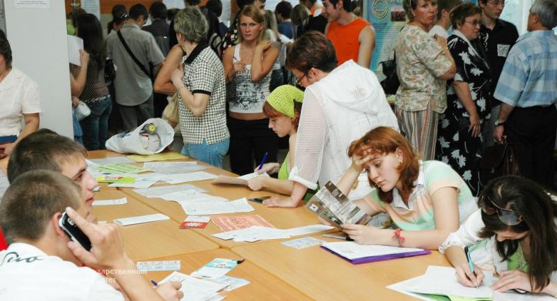 20.06.07     Приемная комиссия НГТУ начинает работу , фотография: В. Невидимов