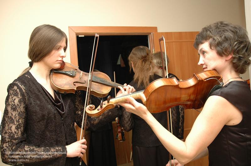 Отчетный концерт ансамбля скрипачей НГТУ , фотография: В. Невидимов