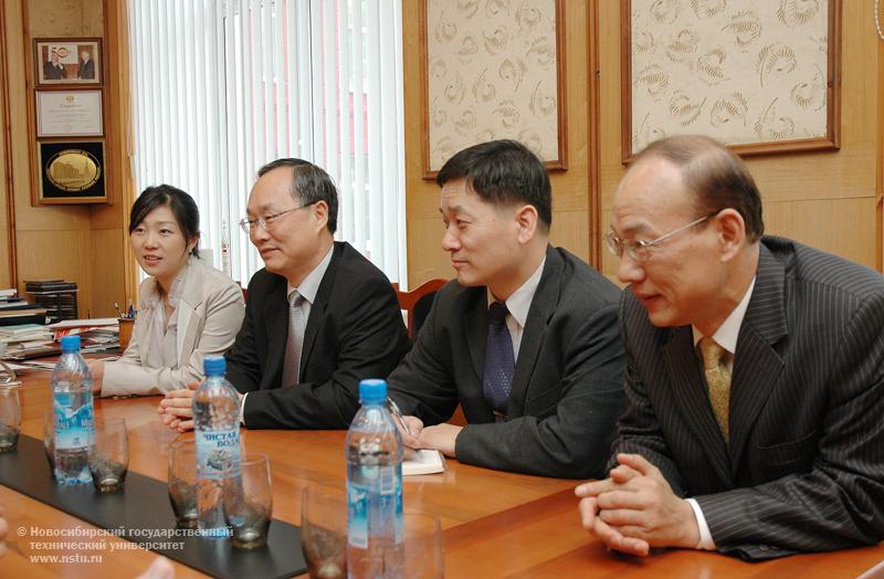 Чрезвычайный и Полномочный посол Республики Кореи в РФ, фотография: В. Невидимов