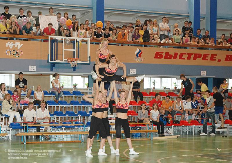 Выступление спортивных коллективов в рамках празднования Дня НГТУ , фотография: В. Невидимов