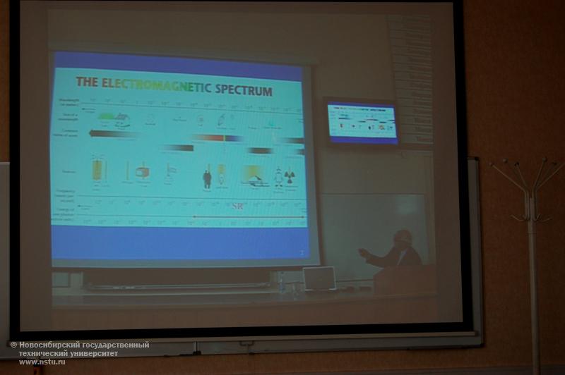 Телевизионная трансляция лекций по нанотехнологиям, синхротронному излучению и лазерам , фотография: Н. Кораблина