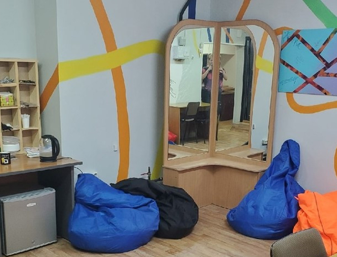 Студенты НГТУ НЭТИ раскрасили и обставили пространство для студсовета факультета энергетики