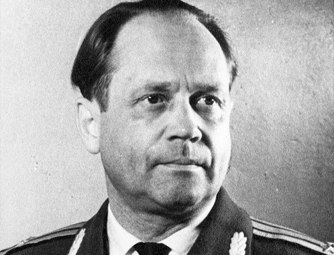 Доброволец ВОВ, обладатель диплома № 1 Комитета по делам изобретений при Совмине СССР, почетный радист, профессор, завкафедрой НЭТИ: инженер-подполковник Николай Иванович Кабанов