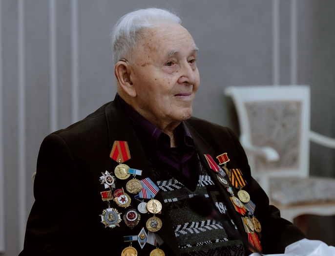 100 лет в строю: ветеран Великой Отечественной войны и ветеран НЭТИ В. В. Сбоев отмечает вековой юбилей