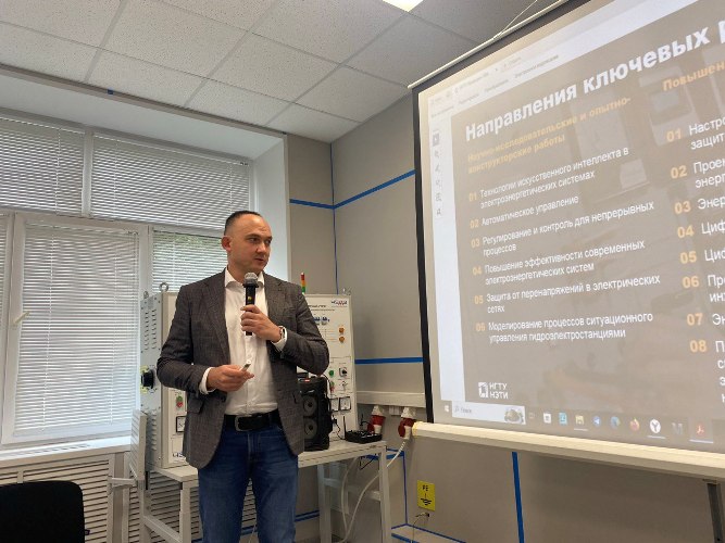 Завлабораторией ФЭН представил в Чувашском государственном университете научный и лабораторный потенциал НГТУ НЭТИ