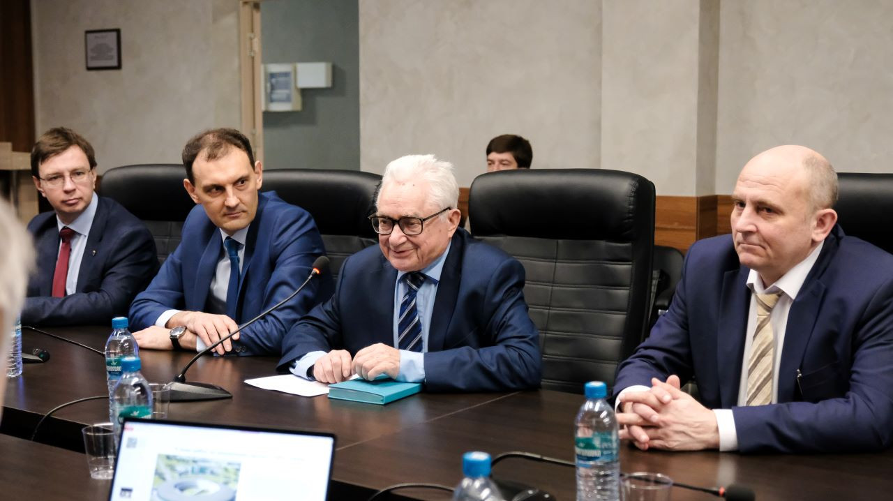 фотография: пресс-служба СФУ / Евгений  Пузин, пресс-служба ФИЦ «Красноярский научный центр СО РАН» / Анастасия Тамаровская